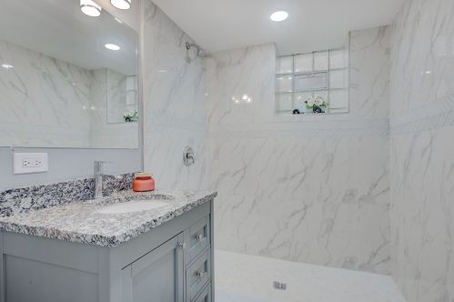 6625 University Ave, Chicago IL  60637-4319 exterior