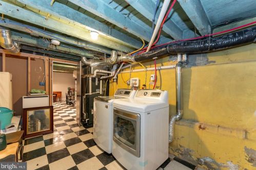 2570 Cedar St, Philadelphia PA 19125-2335 exterior