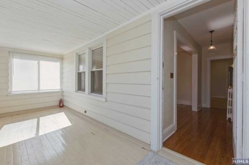 6 Oakdene Ave, Teaneck NJ  07666-4111 exterior