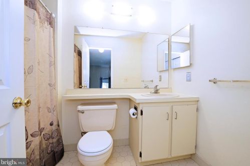 46 Lehavre Ct, Trenton NJ  08619-4723 exterior