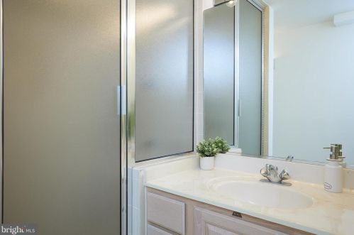 13508 Maidstone Ln, Rockville MD 20854-1030 exterior