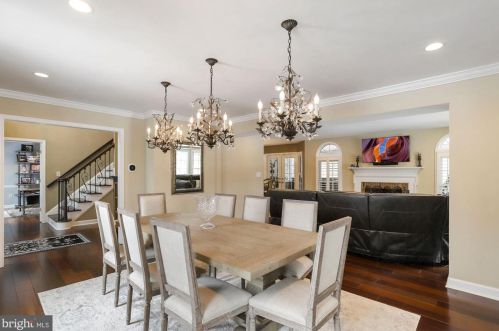 19840 Meredith Dr, Rockville MD 20855-2426 exterior