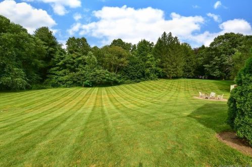 281 Abbe Rd, Enfield CT 06082-5745 exterior