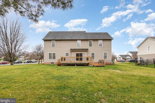 1 Hickory Ln, Littlestown PA 17340-9173 exterior