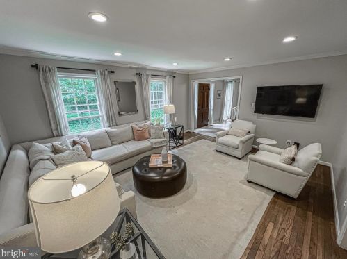 7048 Arbor Ln, Mc Lean VA  22101-1544 exterior