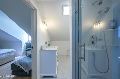 2 Kemble St, Lenox MA 01240-2816 exterior