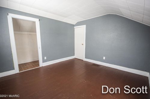 816 Spring St, Sylvan Beach MI 49461-1071 exterior