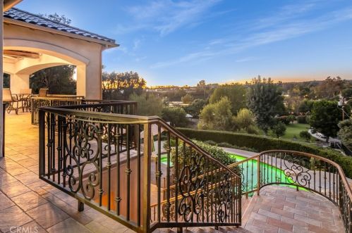 1241 Valencia Mesa Dr, Fullerton CA 92833-2220 exterior