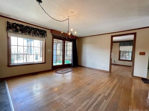 254 Jobs Hl Rd, Ellington CT 06029-2209 exterior