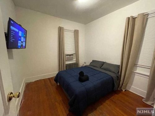 575 Stuyvesant Ave, Irvington NJ  07111-2404 exterior