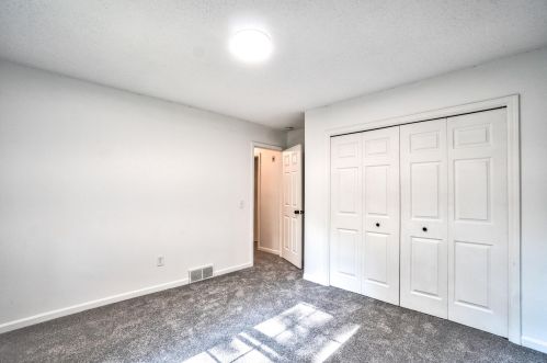 1202 Sprucebrook Dr, Kalamazoo MI 49048-5814 exterior