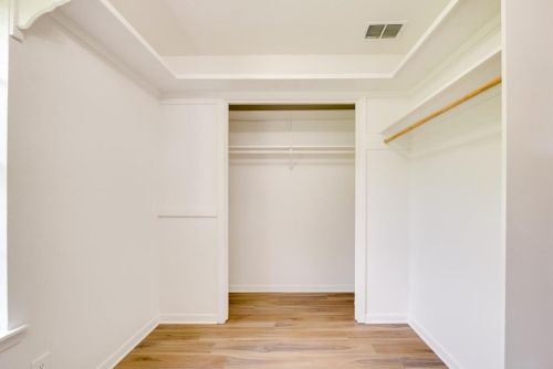 8800 Balcones Clb Dr, Austin TX 78750-3006 exterior