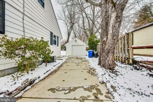 903 Robin Rd, Silver Spring MD  20901-1872 exterior