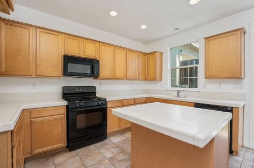 851 Holley Ct, Folsom CA 95630-3518 exterior