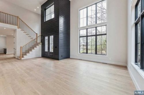 32 Pleasant St, Haworth NJ  07641-1929 exterior