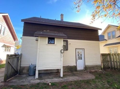 841 Hazen St, Grand Rapids, MI 49507-3327