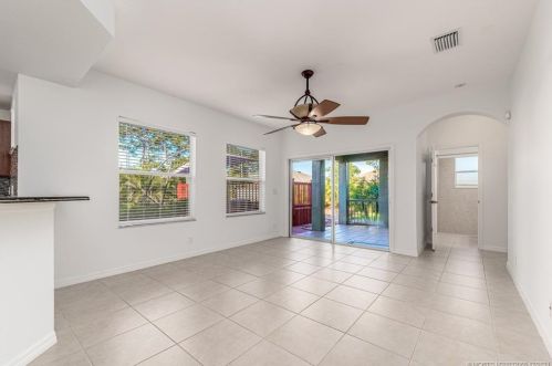 1131 Haleyberry Ave, Fort Pierce FL 34953-6832 exterior