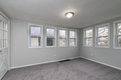 419 Center St, Waukegan, IL 60085-2003