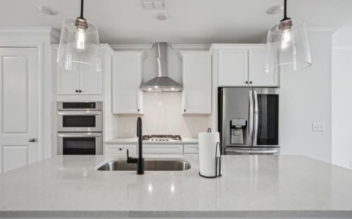 6607 Beacon Dr, Atlanta GA 30328 exterior