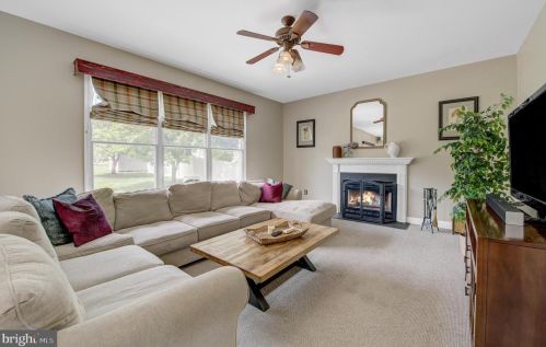 5 Cobblestone Ct, Columbus NJ 08022-1969 exterior