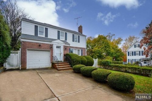 544 Oritani Pl, Teaneck NJ  07666-1638 exterior