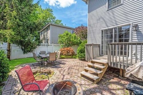 5 Sunset St, Dumont NJ 07628-1506 exterior