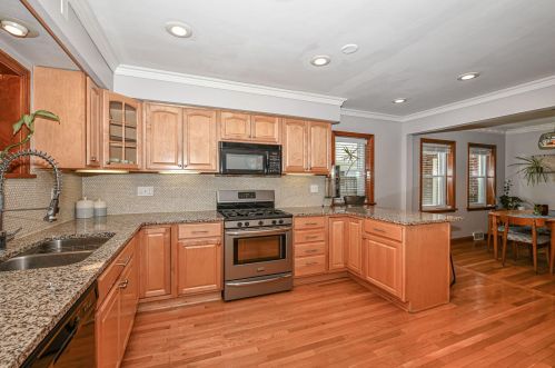 9508 Ctr St, Milwaukee WI 53222-4523 exterior