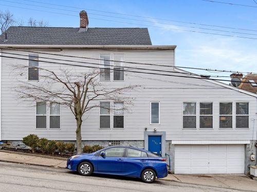 6760 Reynolds St, Pittsburgh, PA 15206-4544