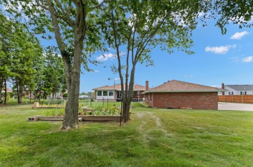 8411 Valcour Ave, Saint Louis MO 63123-3112 exterior