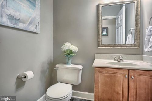 1110 Cord Dr, Hummelstown PA 17036-6815 exterior