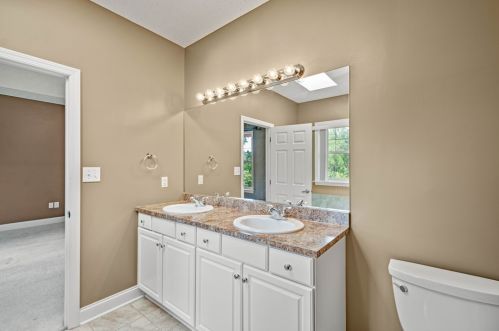 820 Highpointe Cir, Pittsburgh PA 15220-1854 exterior