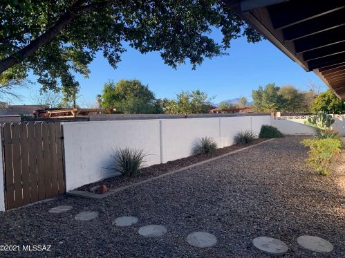 1808 Regina Cleri Dr, Tucson AZ 85710-8661 exterior