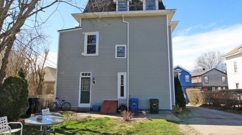5 Clinton Ave, Middletown RI 02840-2109 exterior