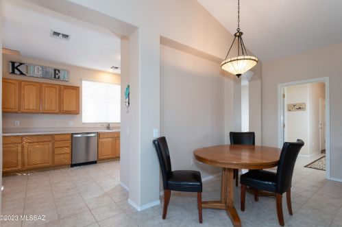 7655 Summer Scene Dr, Tucson AZ  85743-5184 exterior