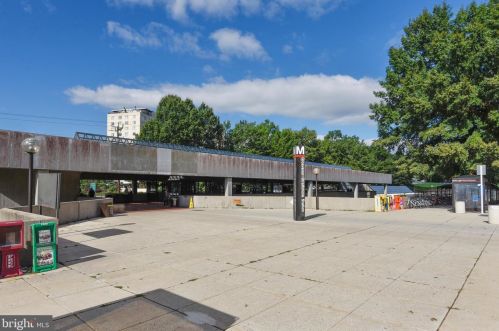 10401 Grosvenor Pl, Rockville MD  20852-4646 exterior