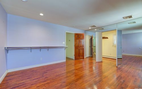 11 Munson Ct, Huntington Station NY 11747-1632 exterior