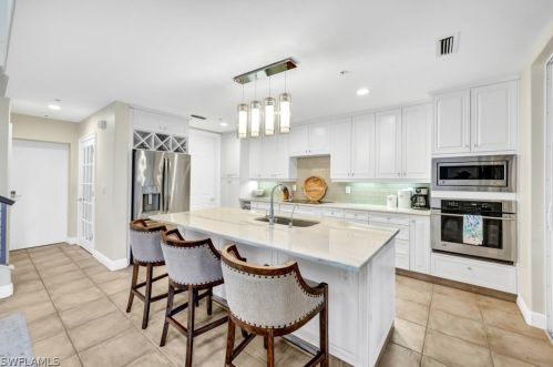 431 4 Ave, Naples FL 34117-3734 exterior