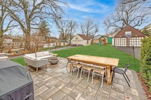 16 Burroughs Way, Maplewood NJ 07040-1410 exterior