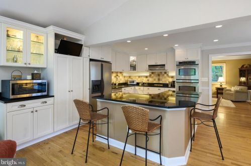 1803 Cool Spg Dr, Alexandria VA 22308-1630 exterior