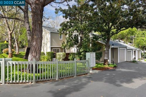 372 Camelback Rd, Concord CA  94523-1357 exterior