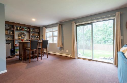 87 Mcdivitt Dr, Manchester CT 06042-2239 exterior