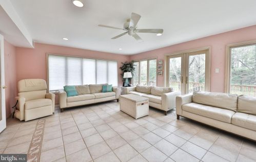 2076 Packard Ave, Huntingdon Valley PA 19006-6418 exterior