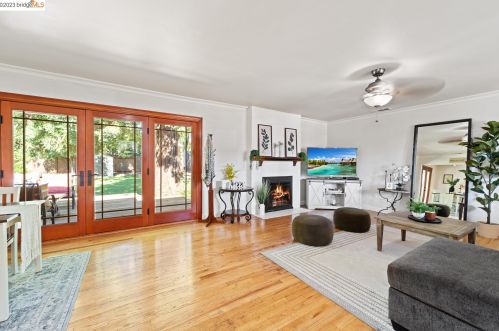 140 Roslyn Dr, Concord CA 94518-1234 exterior