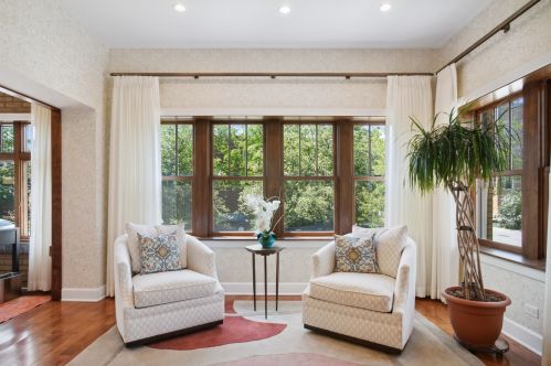 2955 Sunnyside Ave, Chicago IL 60630-3923 exterior