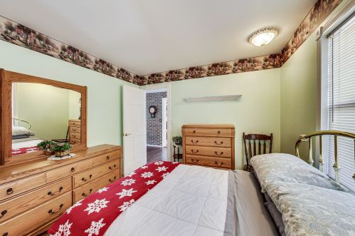 5950 Ozanam Ave, Chicago IL 60631-2235 exterior