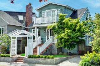 2053 41st Ave, Seattle WA  98112-2711 exterior