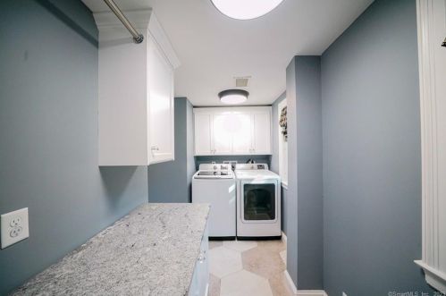 31 Diamond Gln Rd, Farmington CT 06032-2301 exterior