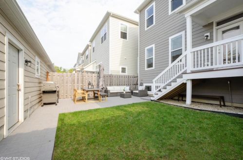 6082 Sauganash Ave, Chicago IL 60646 exterior