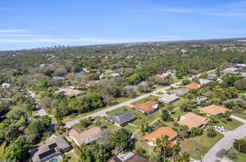 155 Old Tamiami Trl, Naples FL 34110-1170 exterior