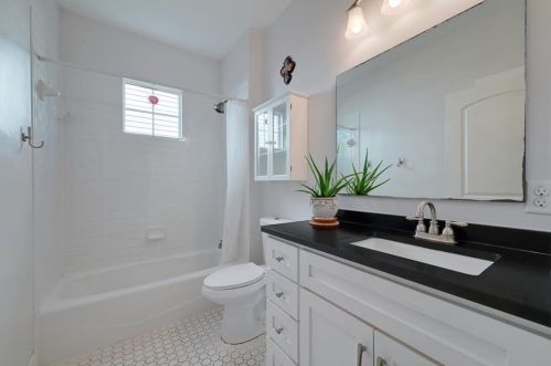 2003 Alegria Rd, Austin TX 78757-3219 exterior